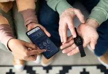 Smartwatch Jadi Perangkat Praktis Pantau Aktivitas Harian