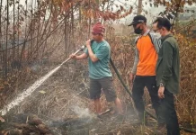 Wali Kota Palangka Raya Meninjau Pemadaman Cairan Shabodama dan X-Fire