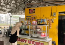 UMKM Kuliner di Kantor RRI Palangka Raya, Menarik Pengunjung untuk Berbelanja