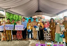 Gubernur Kalteng Salurkan Banpang dan BLT di Pelabuhan Rambang