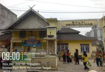 Sambut HUT ke-67 Kobar, DLH Gotong Royong Bersihkan Balai Sembaga Mas
