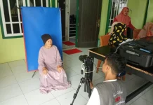 Disdukcapil Kobar Jemput Bola Adminduk, Sasar Penduduk Rentan dan ODGJ di Desa Kubu