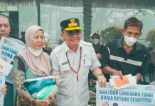 Gubernur Kalteng Salurkan Bantuan Pangan dan BLT KHBS Warga Panarung