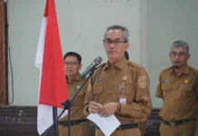 Sekda Palangka Raya Menyerahkan SK Pensiun Sejumlah ASN