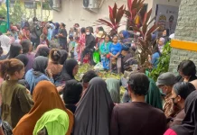 Pengunjung Operasi Pasar Murah di Kelurahan Kereng Bangkirai Membludak