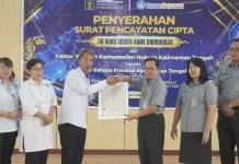 Kemenkum Kalteng Serahkan Pencatatan Cipta 50 Buku Cerita Anak Dwibahasa