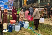 Polres Barsel Salurkan 60 Ribu Liter Air Bersih di Kecamatan Dusun Hilir