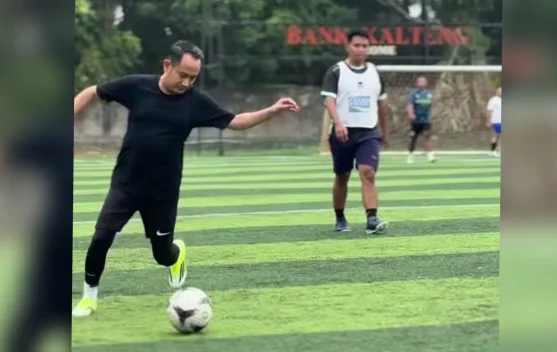 Walikota Fairid Ikut Turnamen Mini Soccer ASN