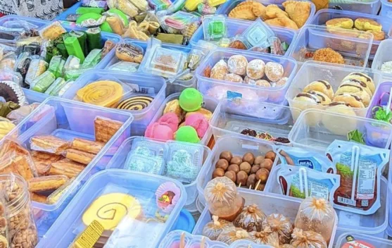 Warung Takjil Ramadhan Ramai Pembeli