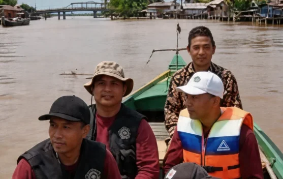 Susuri Jalur Sungai, Kemenag Kapuas Tembus Pedalaman demi Akurasi Arah Kiblat