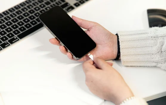 Tips Charge Handphone yang Bikin Baterai Awet