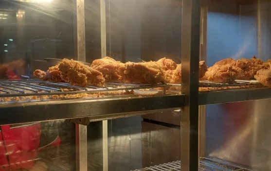 Jual Ayam Goreng Lebih Sehat dan Bersih, Jadi Daya Tarik Konsumen