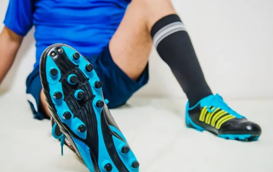Mengenal Sepatu Sepak Bola dan Fungsinya di Lapangan