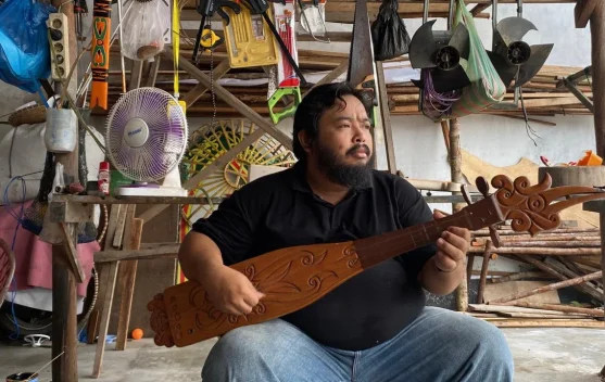 Pengrajin Kacapi Lestarikan Alat Musik Tradisional Kalteng