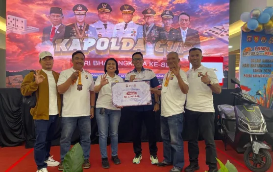 Dua Perwira Polresta Palangka Raya Juara III di Turnamen Domino Kapolda Cup