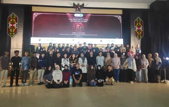 Tampilkan Kolaborasi Kreatif Dua Perguruan Tinggi di Theatrical Night