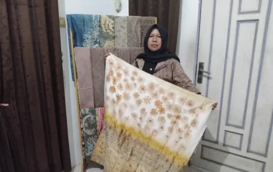 Dari Jarum hingga Air Mata: Perjuangan Norlina Bangun Bisnis Kain Sasirangan