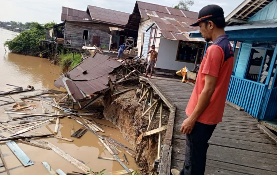 Abrasi di Tepian Sungai Kahayan, Dua Rumah dan Jembatan Ambruk