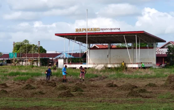 Gotong Royong Perkuat Sinergi di Kecamatan Pulau Hanaut