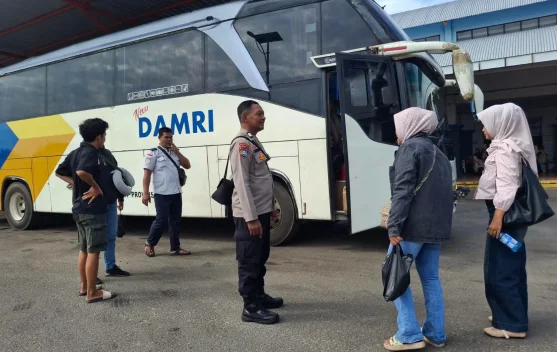 Polisi Pantau Penumpang Terminal WA Gara, Beri Pesan Kamtibmas