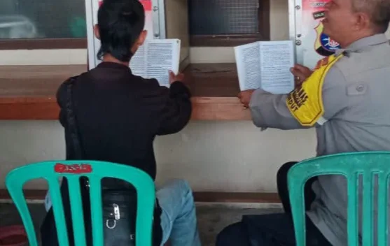 Jaga Budaya Literasi Masyarakat, Bhabinkamtibmas Tumbang Rungan Hadirkan Bajaka
