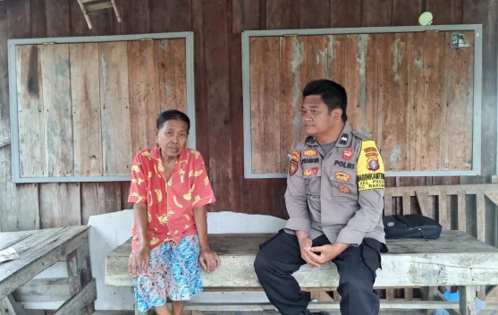 Tekan Kasus Pidana, Bhabinkamtibmas Dengarkan Curhatan  Warga Kelurahan Pager
