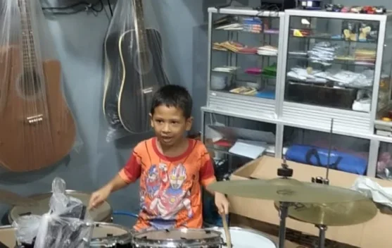 Ekstrakurikuler Drumband Melatih Drumer Cilik Menjadi Profesional