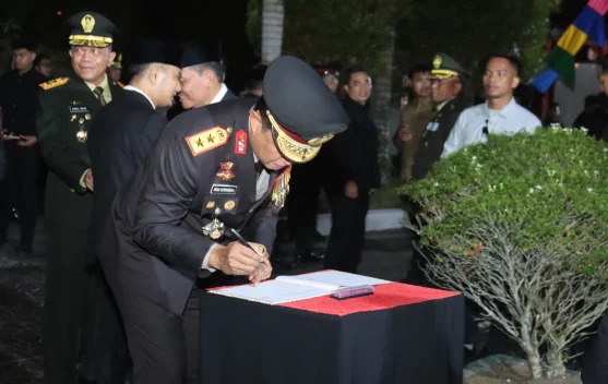 Renungan Suci di TMP Sanaman Lampang, Rasa Hormat di Hari Kemerdekaan