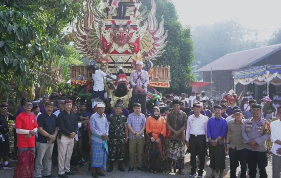 Wabup Kapuas Lepas Bade Ngaben Massal Banjar Merta di Desa Batu Nindan