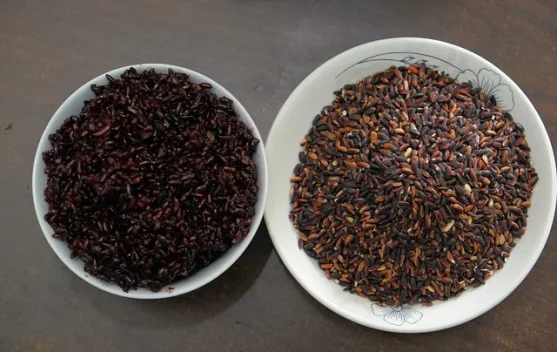 Perbedaan Ketan Hitam dan Beras Merah