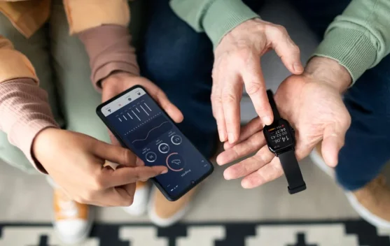 Smartwatch Jadi Perangkat Praktis Pantau Aktivitas Harian