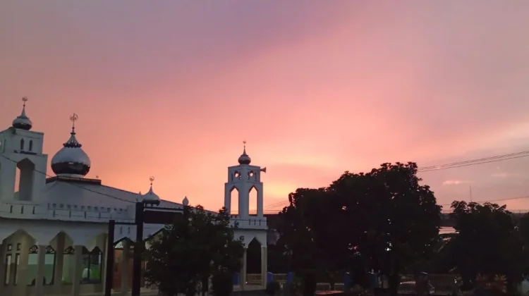 Cuaca Palembang Senin 16 Februari 2026: Pagi Mendung, Siang Hujan