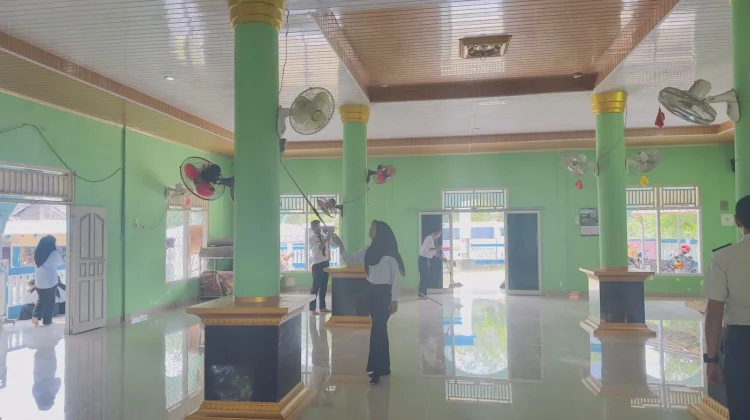Lapas Banyuasin Bersihkan Masjid Al Amin Sambut Bulan Ramadan