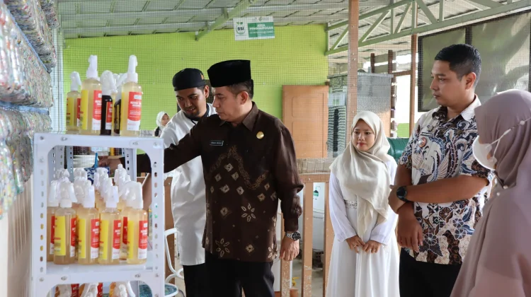 Pendidikan Gratis Berbasis Lingkungan di Palembang