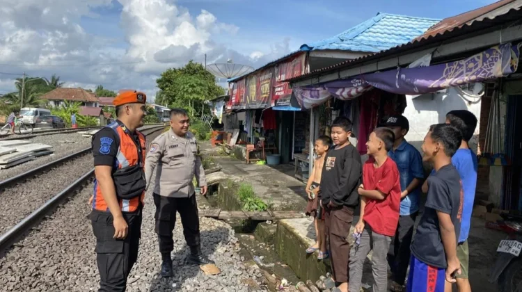 KAI Larang Warga Beraktivitas di Jalur Rel Saat Ramadan