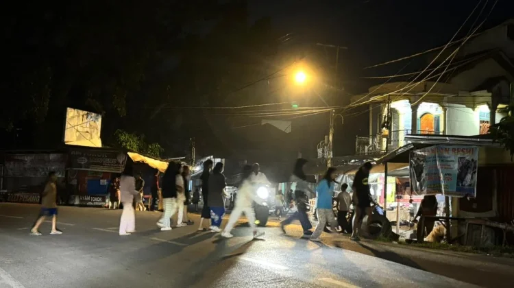 Tradisi Jalan Santai usai Sahur Ramadan, Anak Babat Toman