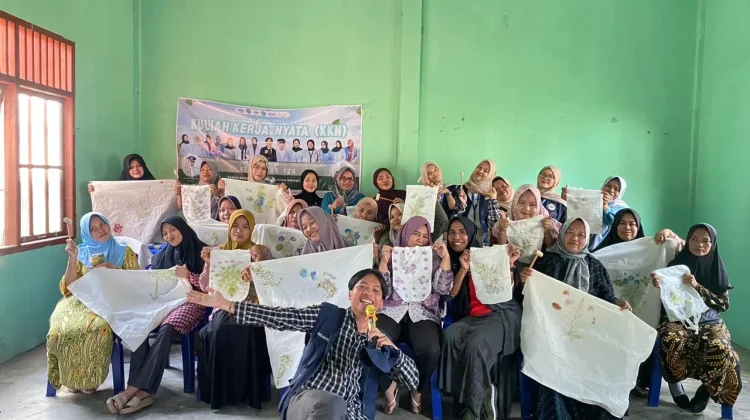 KKN UIN Raden Fatah Galakan Ecoprint di Desa Kencana Mulia
