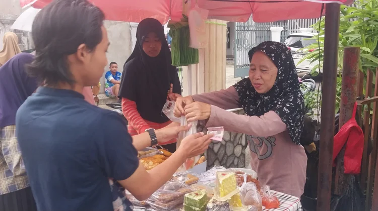 Penjualan Takjil di Rawa Jaya Turun Dibanding Ramadan 2025