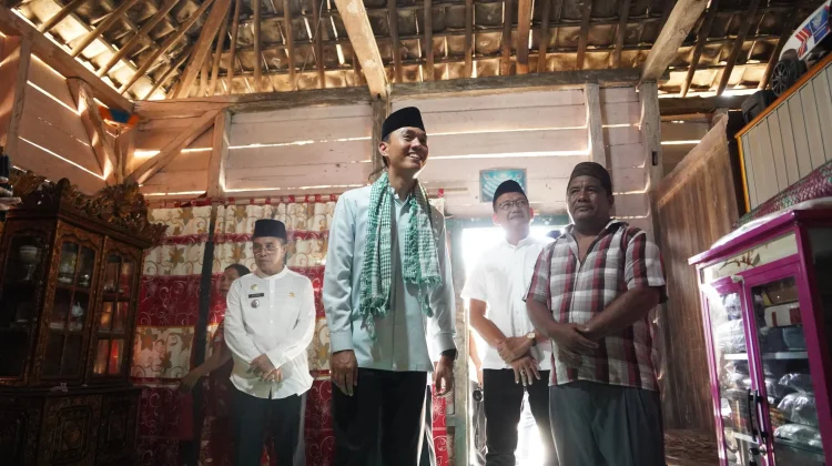 Berkah Ramadan, Warga OKI Terima Bantuan Renovasi Rumah