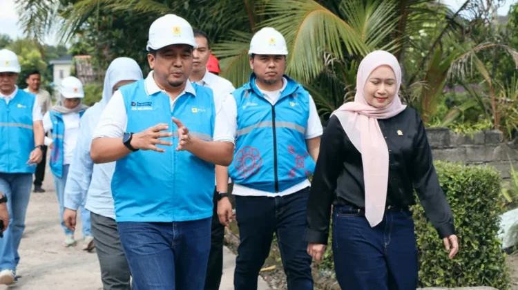 PLN Pasang 4,63 KM Jaringan di Pulau Semambu