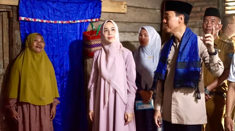 Warga Prasejahtera Desa Cahaya Makmur Dapat Bantuan Renovasi dan Listrik Gratis