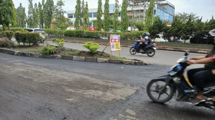 Jalan Berlubang di Akses Ampera–Jakabaring Sudah Ditambal