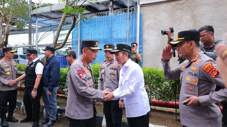 Kapolri Pimpin Apel 5.000 Ojol dan Buruh Jaga Kamtibmas Palembang