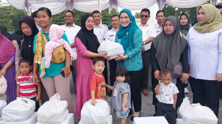 Cegah Stunting, Pemkab OKU Bagikan 555 Kg Telur untuk Balita dan Ibu Hamil