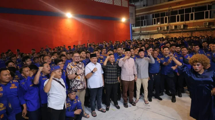 Petugas Damkar Palembang Tetap Siaga tanpa Libur saat Lebaran