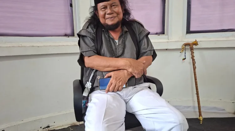 Rhompal, Sang Penggemar Fanatik Rhoma Irama dengan Tampilan Totalitas