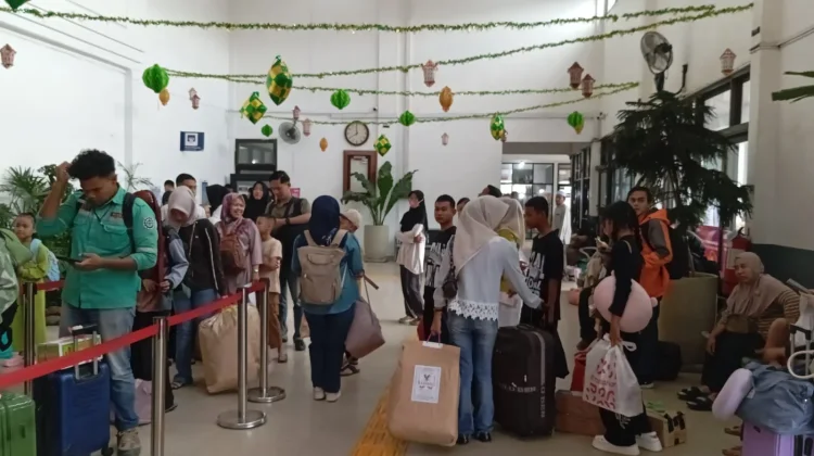 Sinergi KAI dan Pemprov Sumsel Berangkatkan Ribuan Pemudik Gratis
