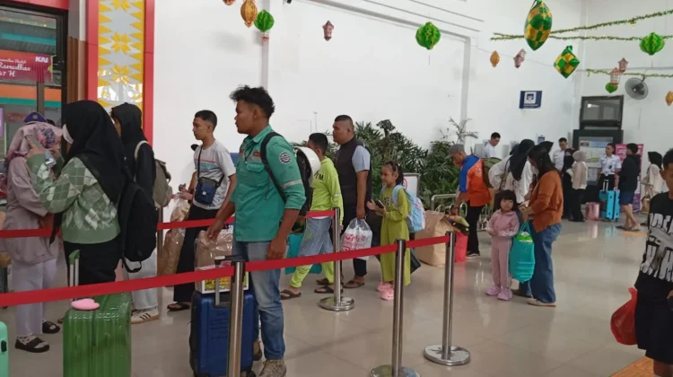 Penjualan Tiket KAI H-7 Lebaran Lebih dari 25 Ribu Penumpang
