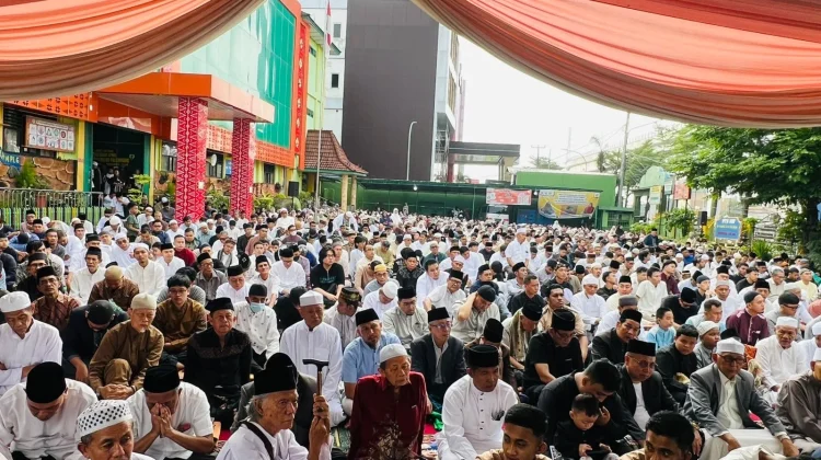Ribuan Jamaah Padati Salat Id di SD Muhammadiyah 6/14 Palembang