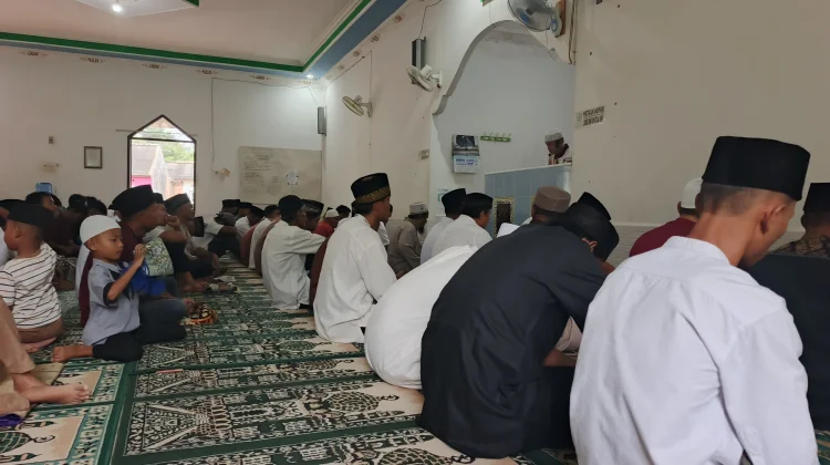 Warga Sukawaras Khusyuk Rayakan Idulfitri 1447 Hijriah